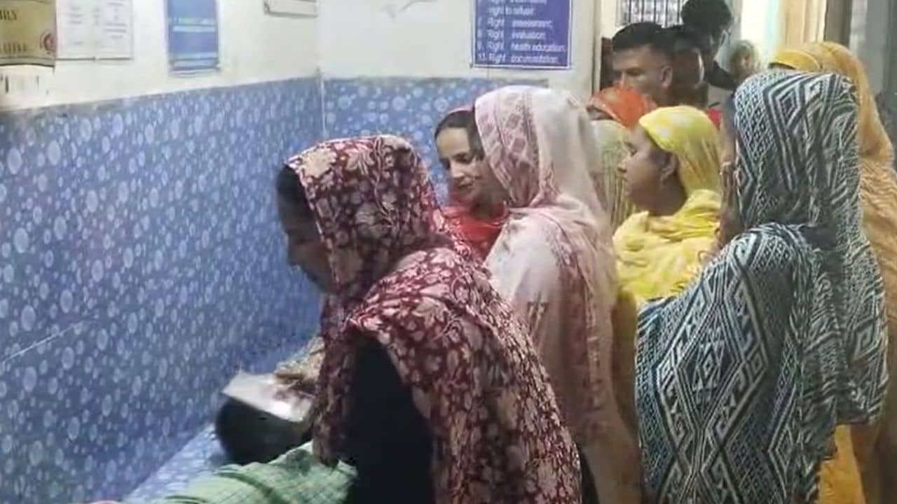 Malda: মহরমে মেলায় যাচ্ছিল দুই ভাই, রাস্তার ধারে জলভর্তি গর্তে পড়ে মর্মান্তিক পরিণতি