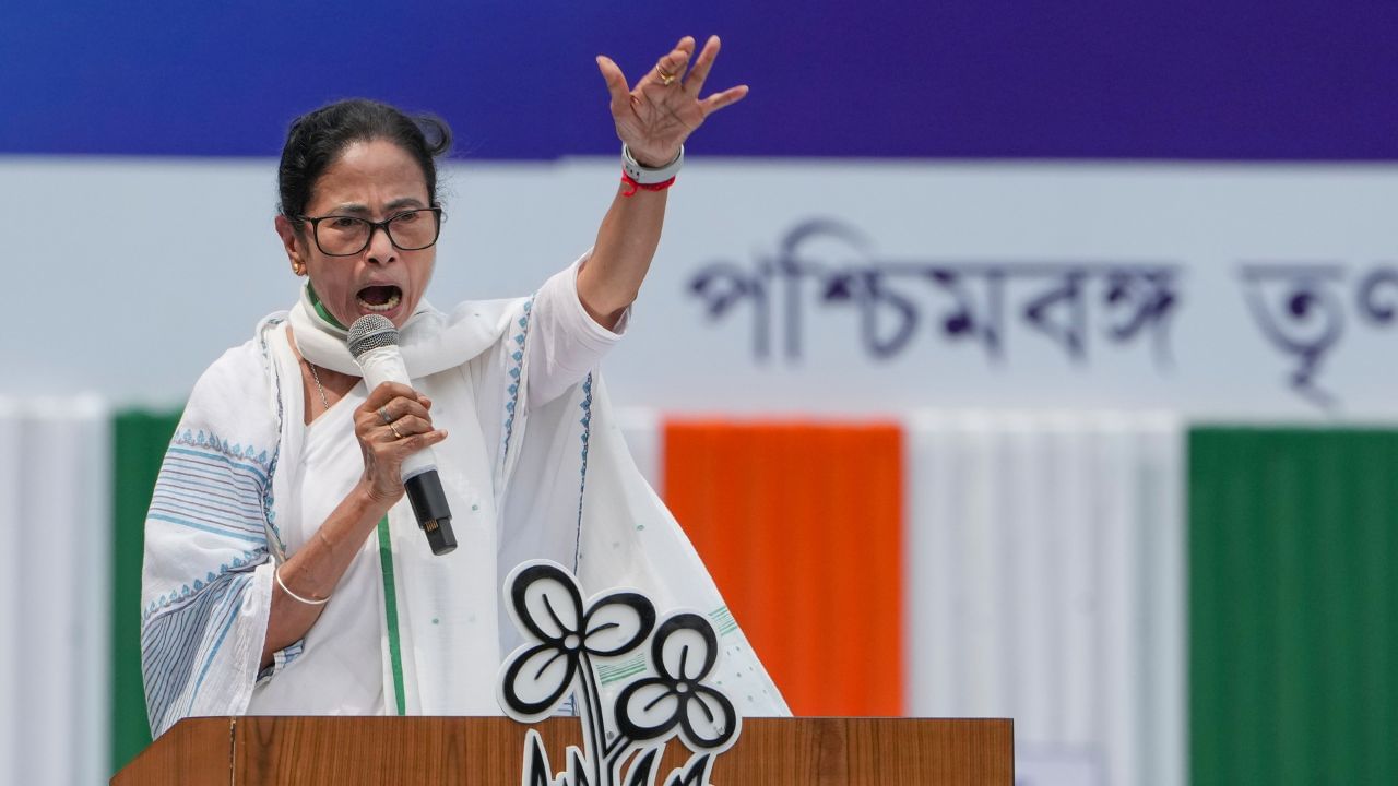 CM Mamata Banerjee: বাংলার মেধা পুরো পৃথিবী চালায়: মমতা CM Mamata Banerjee: বাংলার মেধা পুরো পৃথিবী চালায়: মমতা