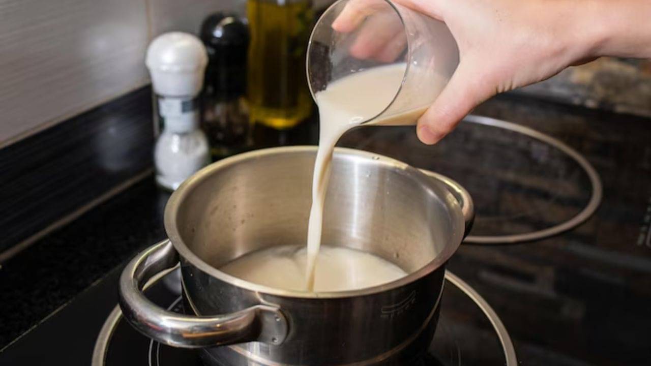 দুধ নষ্ট! ফেলে দেবেন না, বরং কাজে লাগান এভাবে