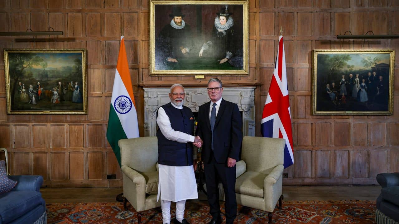 India-UK FTA: ব্রিটেনের সঙ্গে বাণিজ্য চুক্তি, কর ছাড়াই সে দেশে যাবে ভারতের ৯৯ শতাংশ পণ্য!