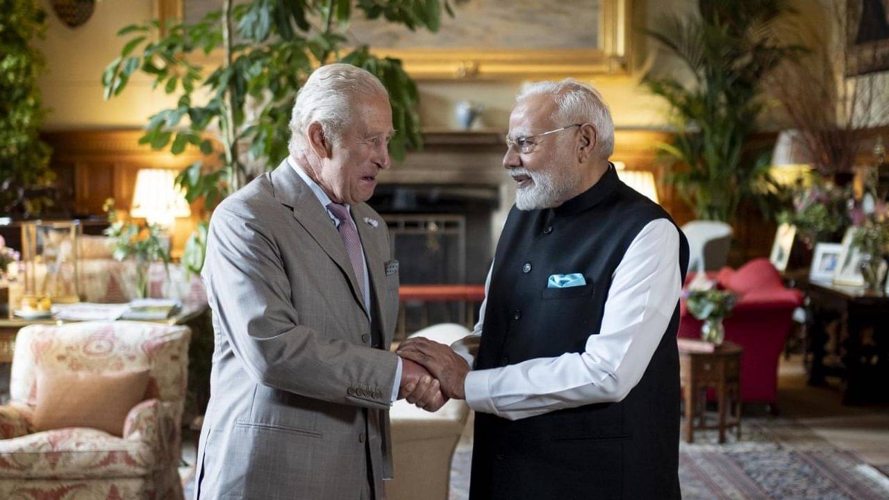 PM Narendra Modi: রাজা চার্লস তৃতীয়ের সঙ্গে সাক্ষাৎ প্রধানমন্ত্রী মোদীর, দিলেন মায়ের স্মৃতি জড়ানো বিশেষ উপহার