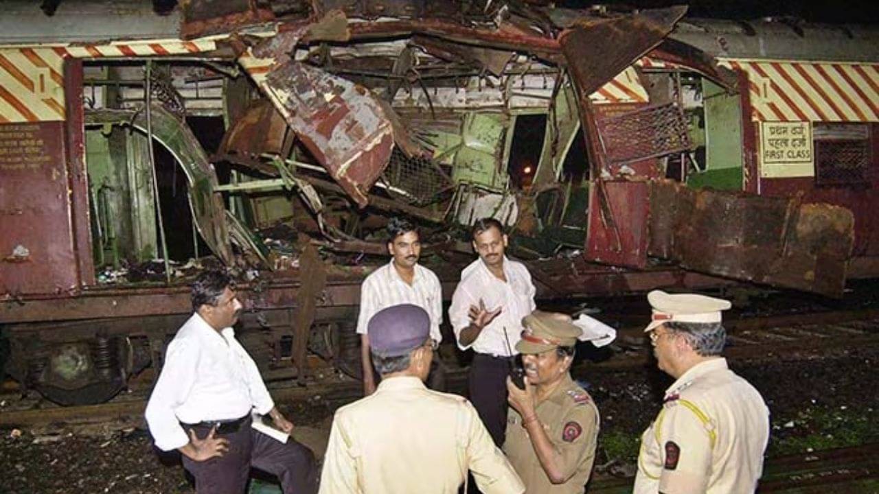 Mumbai Train Blast: ১৮৯ জনের মৃত্যু, এদিকে উপযুক্ত প্রমাণই নেই!  মুম্বই ট্রেন হামলার ১২ দোষীকেই মুক্তি দিল হাইকোর্ট
