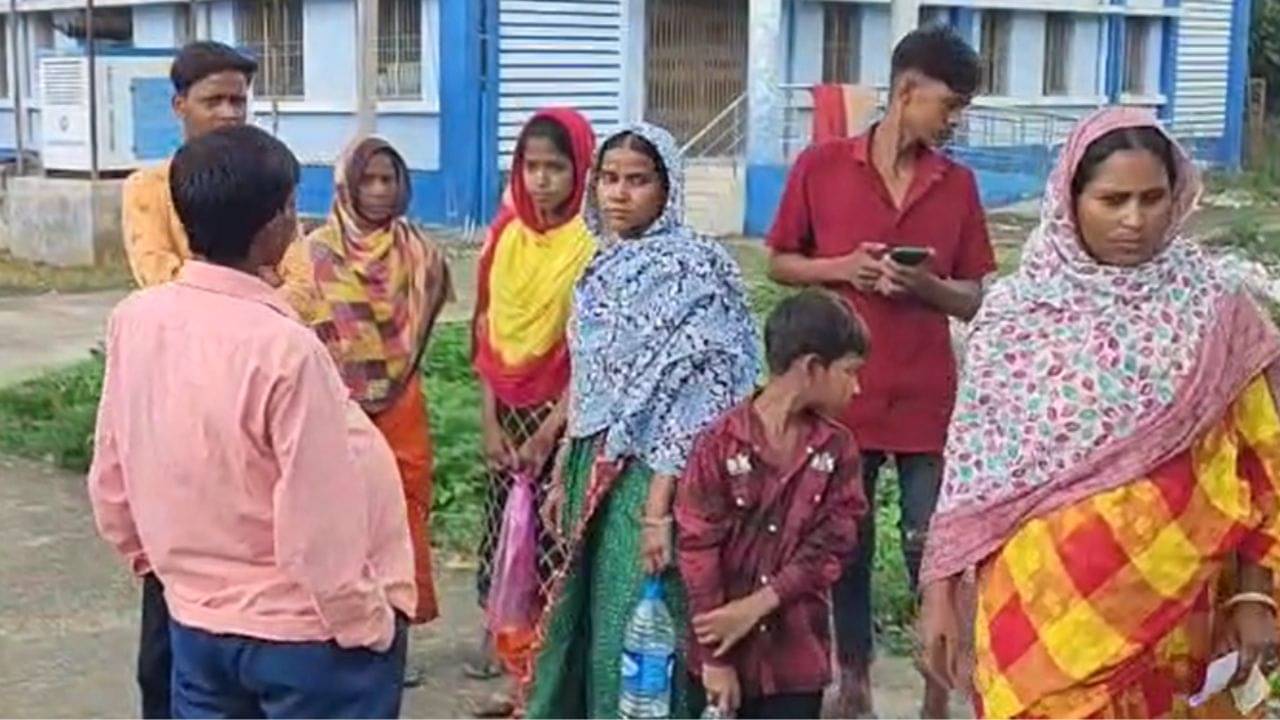 Murshidabad: কেন করছিস এমন..., মায়ের গলায় শুধু এটুকুই শুনেছিলেন পড়শিরা, রাতে ঘরের আলো বন্ধ, গোঙানি শুনে ঘরে ঢুকে যা দেখলেন...