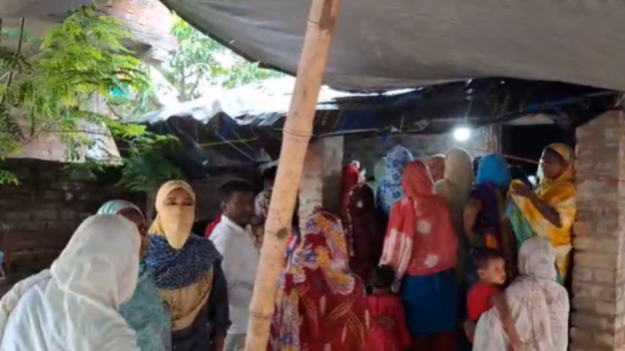 Migrant Worker Death: মহরমের দিন সারিফুলের বাড়িতে এল ভয়ঙ্কর খবর! Migrant Worker Death: মহরমের দিন সারিফুলের বাড়িতে এল ভয়ঙ্কর খবর!