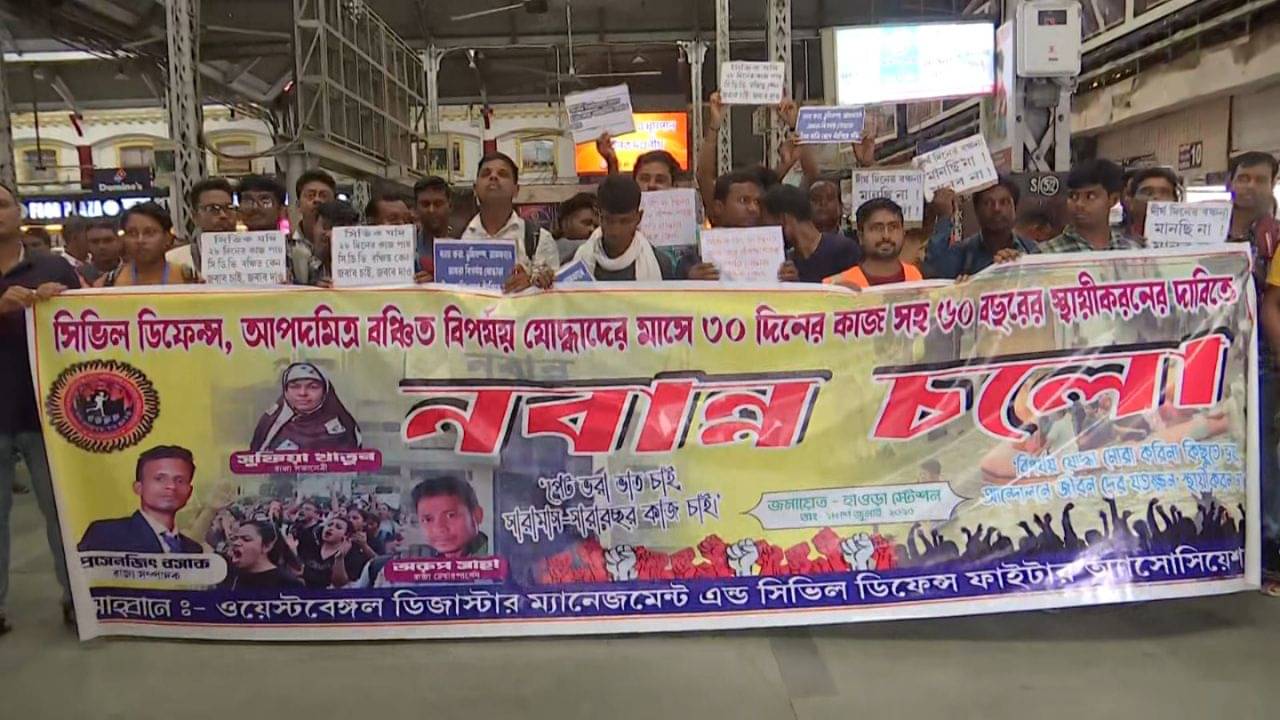 Suvendu Adhikari on Nabanna Abhiyan: চোখ থেকে শুধু জল গড়িয়ে পড়ছে, তিলোত্তমার মাকে হাসপাতালে দেখে এসে বললেন শুভেন্দু