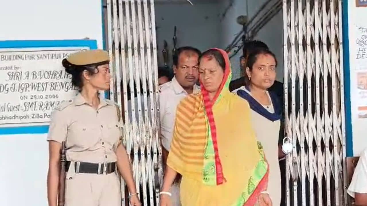 Nadia: ফুল চুরির অপবাদ দিয়ে নিগ্রহ, আত্মঘাতী মহিলা, কাজ থেকে বসানো হল অভিযুক্ত সিভিক ভলান্টিয়রকে