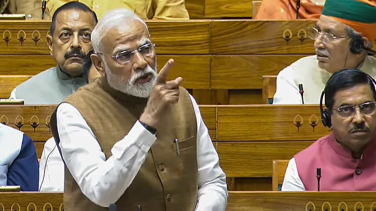 PM Modi: সন্ত্রাসবাদীরা ঘুমোতে পারে না, ভয়ে ভয়ে থাকে, ভারত ঢুকে মারবে: মোদী PM Modi: সন্ত্রাসবাদীরা ঘুমোতে পারে না, ভয়ে ভয়ে থাকে, ভারত ঢুকে মারবে: মোদী