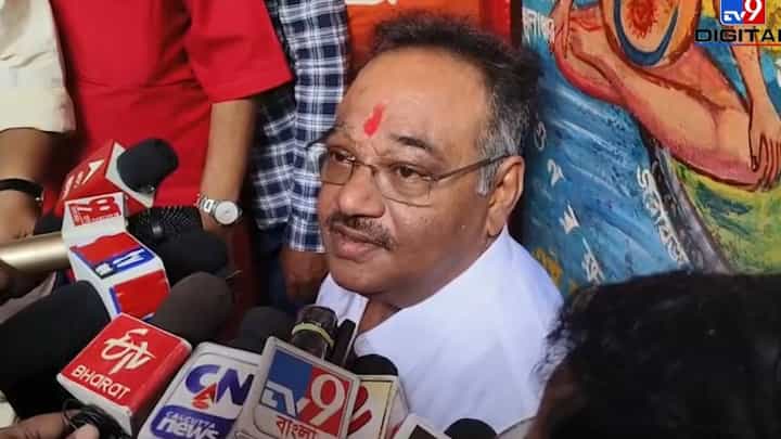 Samik Bhattacharya: দিলীপের নাম শুনেই শমীক বললেন, 'উত্তর না দেওয়ার অধিকার আছে' Samik Bhattacharya: দিলীপের নাম শুনেই শমীক বললেন, 'উত্তর না দেওয়ার অধিকার আছে'