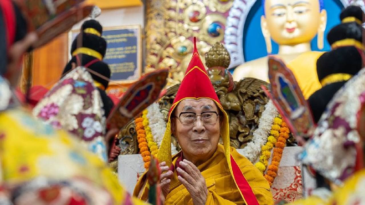 Dalai Lama Heir: দলাই লামা এরপর কে? উত্তরাধিকার নিয়ে চিনকে চাপে রাখল ভারত