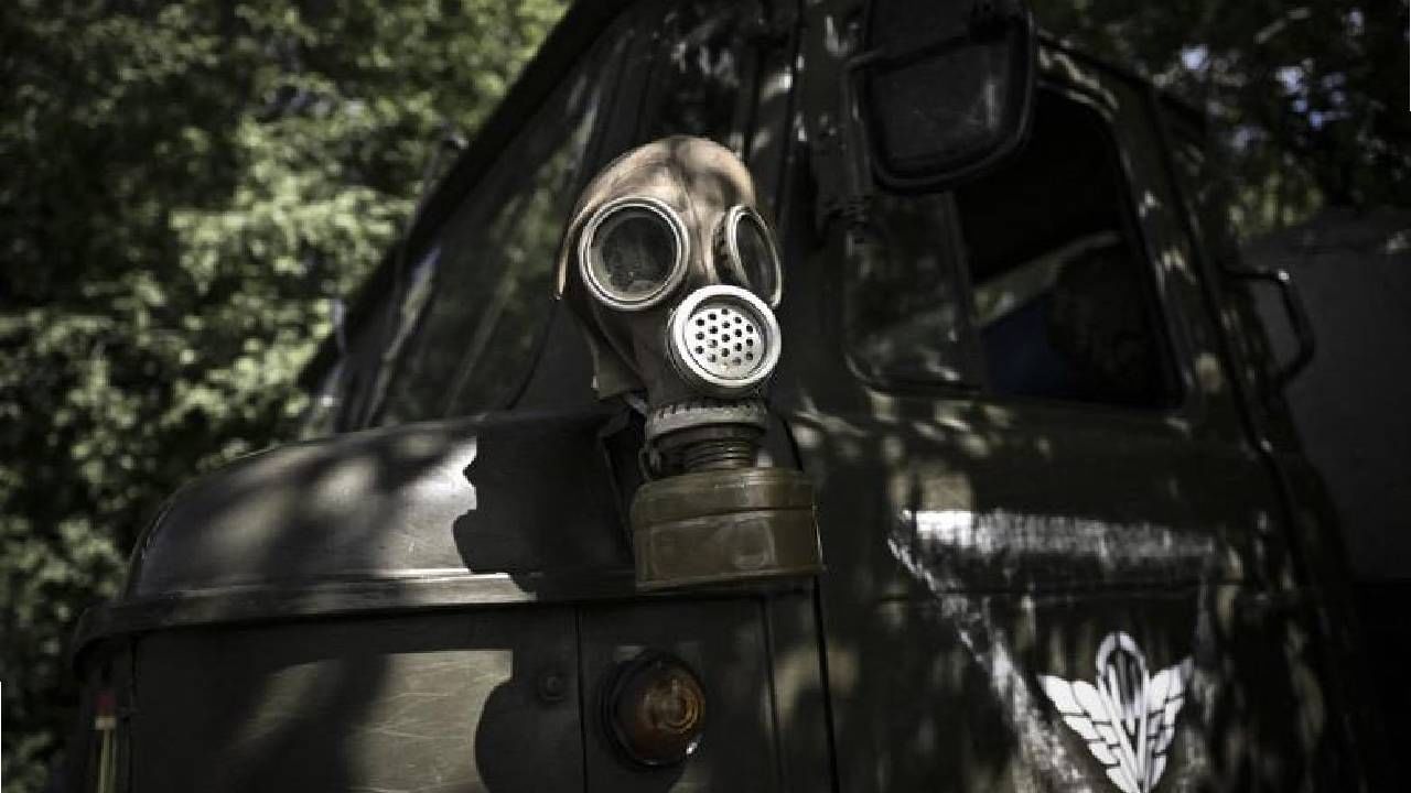 Chemical Weapons: কিভ দখলে মরিয়া পুতিন এবার জোর দিচ্ছেন রাসায়নিক অস্ত্র প্রয়োগে? গোয়েন্দা রিপোর্টে ভয়াবহ চিত্র Chemical Weapons: কিভ দখলে মরিয়া পুতিন এবার জোর দিচ্ছেন রাসায়নিক অস্ত্র প্রয়োগে? গোয়েন্দা রিপোর্টে ভয়াবহ চিত্র
