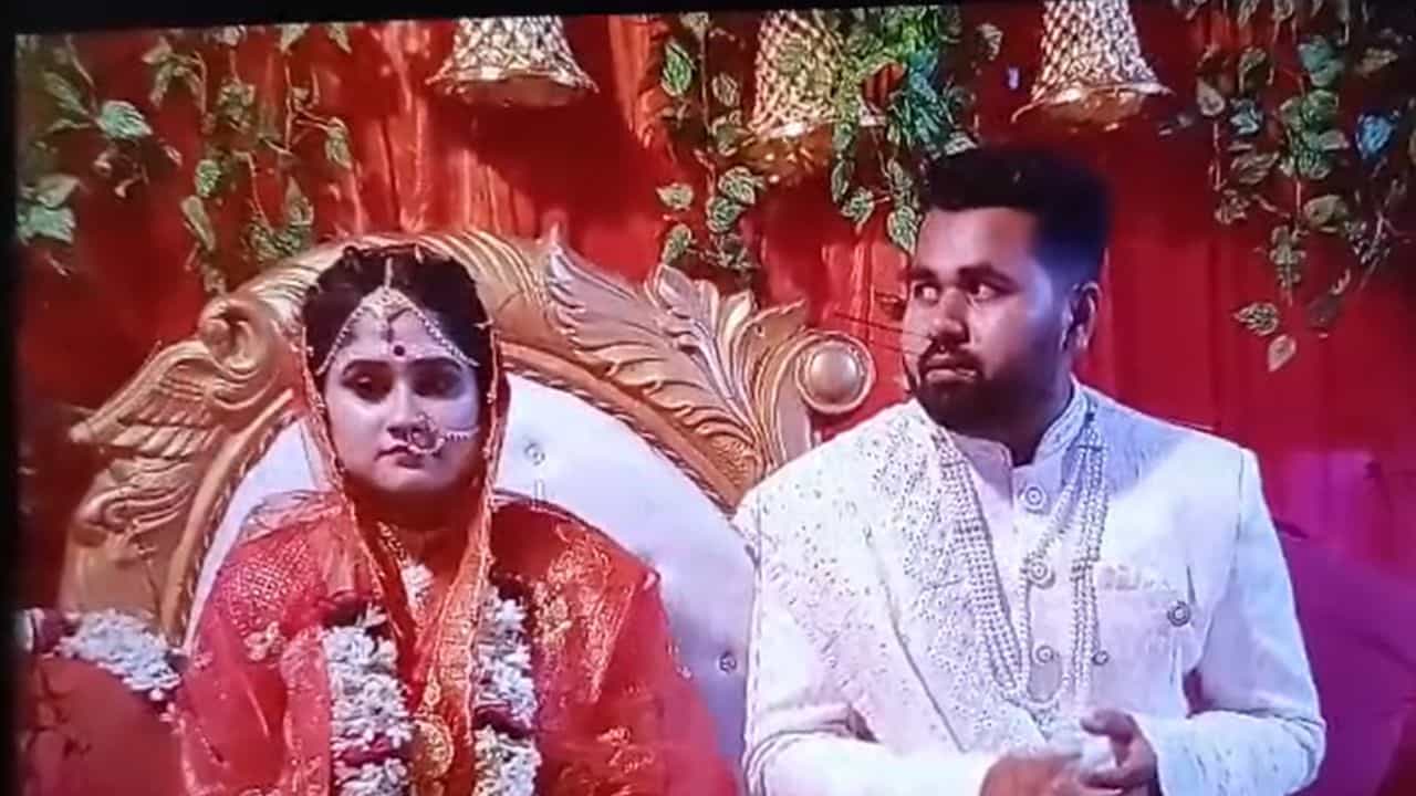 Barasat: স্ত্রীকে খুন করে ঝুলিয়ে দেওয়ার অভিযোগ, আটক হোমগার্ড Barasat: স্ত্রীকে খুন করে ঝুলিয়ে দেওয়ার অভিযোগ, আটক হোমগার্ড
