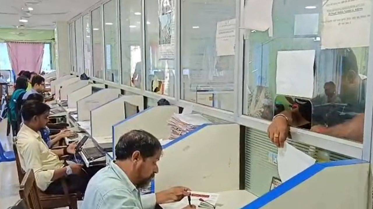 Asansol: PF-এর নামে টাকা কাটা হচ্ছে, কিন্তু জমা পড়ছে না অ্যাকাউন্টে, যাচ্ছে কোথায়? ভয়ঙ্কর অভিযোগ