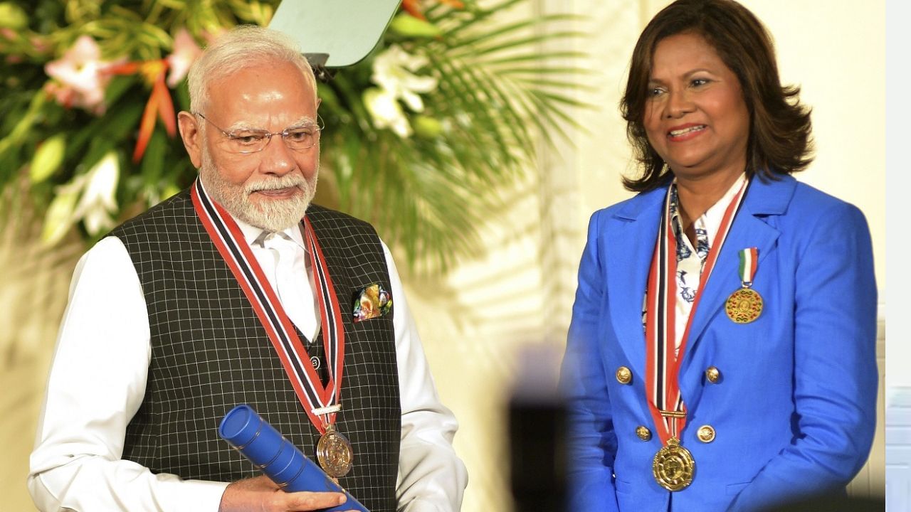 Narendra Modi: এই নিয়ে ২৫টা আন্তর্জাতিক সম্মাননা, প্রথম বিদেশি নেতা হিসাবে ত্রিনিদাদে বিশেষ সম্মানে ভূষিত নরেন্দ্র মোদী Narendra Modi: এই নিয়ে ২৫টা আন্তর্জাতিক সম্মাননা, প্রথম বিদেশি নেতা হিসাবে ত্রিনিদাদে বিশেষ সম্মানে ভূষিত নরেন্দ্র মোদী