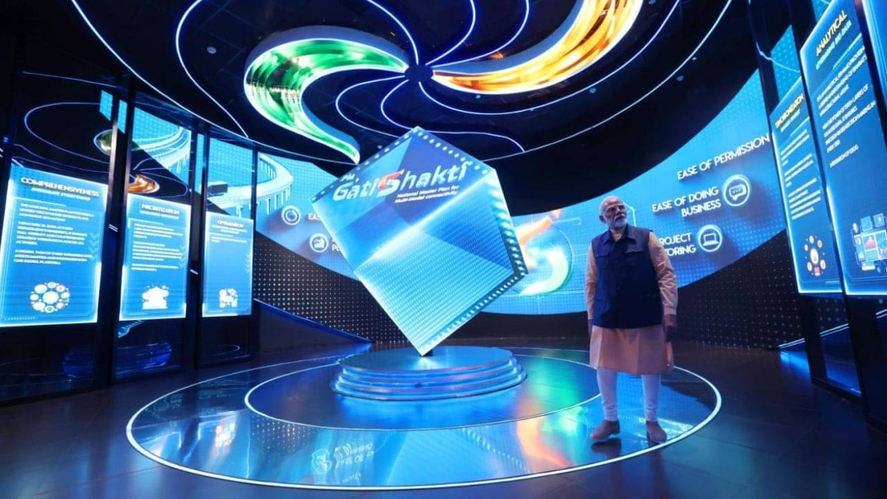 PM Modi: ১০ বছরে কতটা পথ হাঁটল ডিজিটাল ভারত, কলম ধরে মন কি বাত লিখলেন মোদী