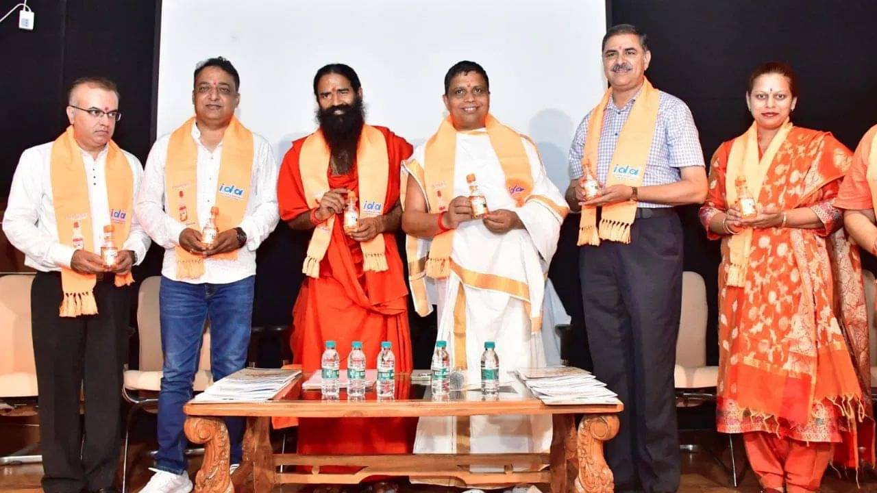 Patanjali: বাজারে পতঞ্জলির নতুন পণ্য, দন্ত কান্তি গণ্ডুষ ওয়েল পুলিংয়ের গুরুত্ব বোঝালেন রামদেব