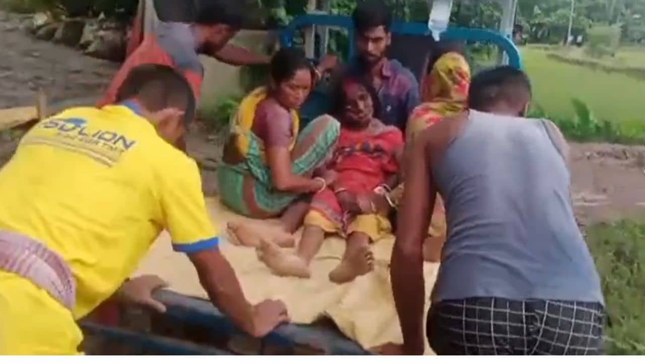 Pataspur:  মর্মান্তিক! কাদায় আটকে গেল চাকা, রাস্তাই প্রাণ কাড়ল গৃহবধূর, দায় নিল তৃণমূল