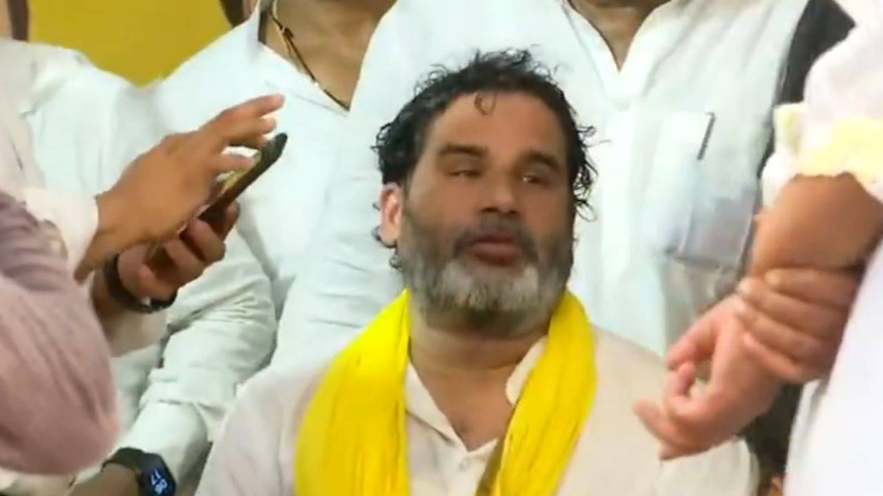 Prashant Kishor: রোড শো-র সময় আচমকা পাঁজরে চোট, কেমন আছেন প্রশান্ত কিশোর?