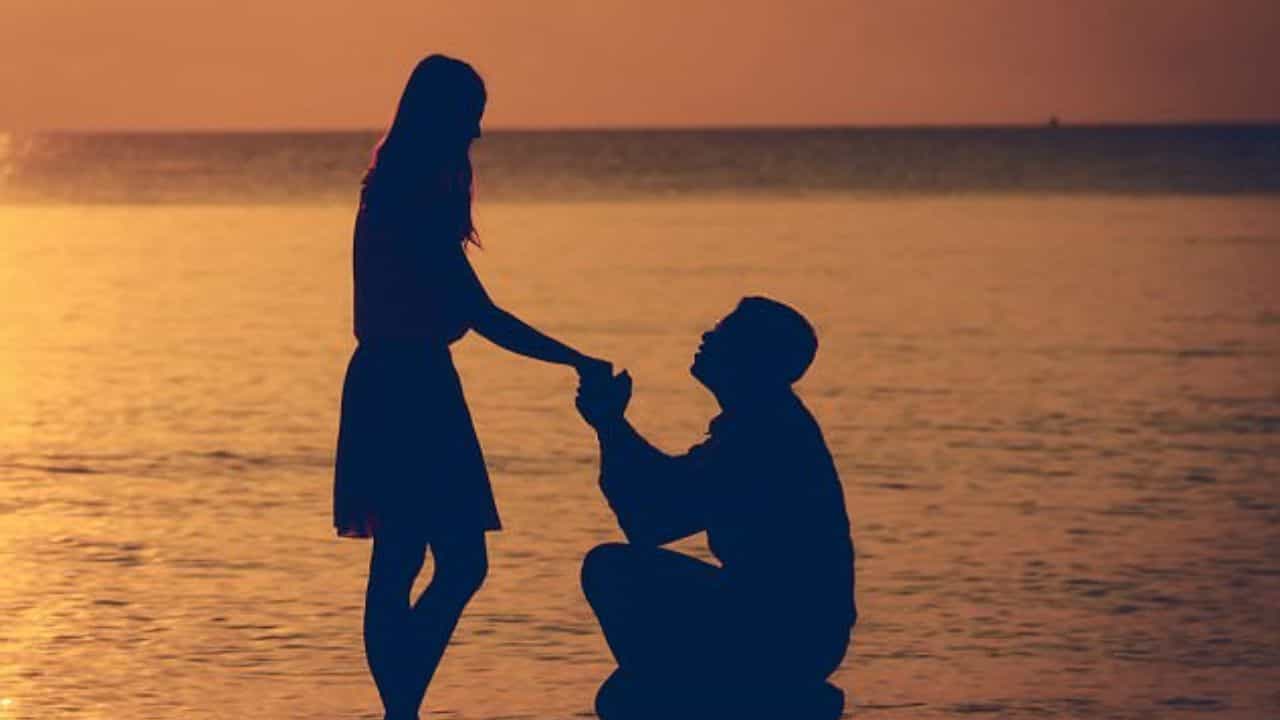 এই ৩ কায়দায় করুন প্রোপোজ, সঙ্গী হ্যাঁ করবেই... এই ৩ কায়দায় করুন প্রোপোজ, সঙ্গী হ্যাঁ করবেই...
