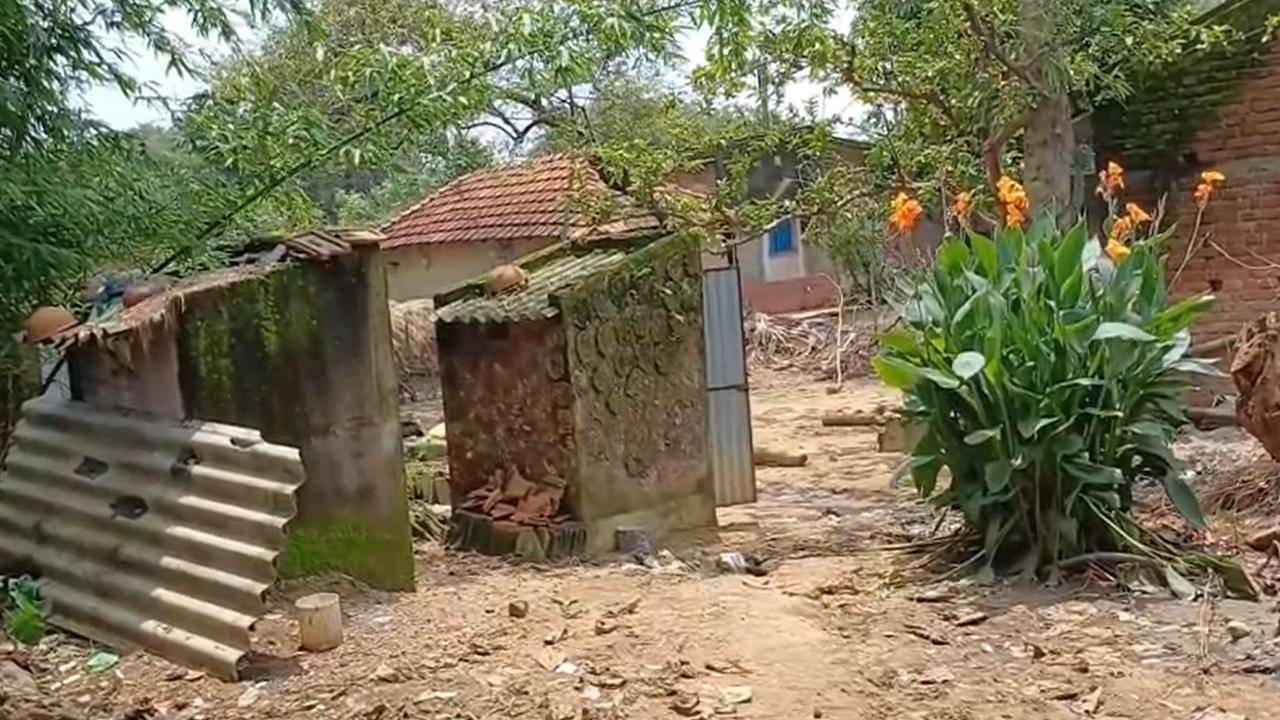 Purulia: ২ বছর আগেই এসেছে ‘নির্মল গ্রামের’ ট্যাগ! সবার বাড়িতে শৌচালয় থাকলেও এই গ্রামে এখনও ভরসা খোলা আকাশই