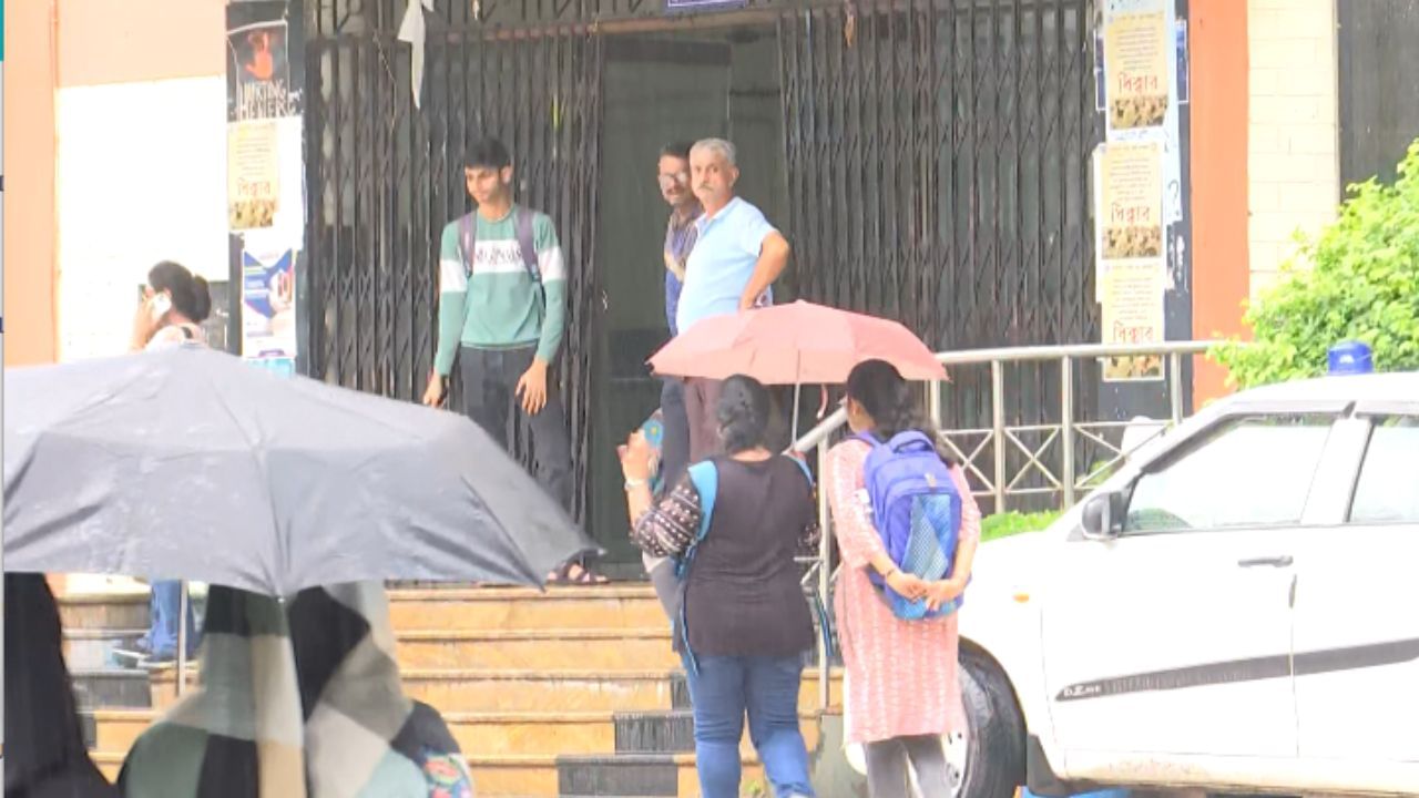 RG Kar: রাতারাতি বেড়ে গেল কার্ডিওলজি বিভাগের আসন সংখ্যা? RG kar নিয়ে ফের বিতর্ক RG Kar: রাতারাতি বেড়ে গেল কার্ডিওলজি বিভাগের আসন সংখ্যা? RG kar নিয়ে ফের বিতর্ক