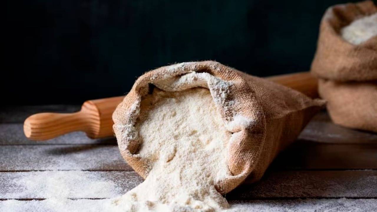 ফেয়ারনেস ক্রিমকে টেক্কা! এক চামচ ময়দাই করবে কামাল, নিয়মটা জাস্ট জেনে নিন