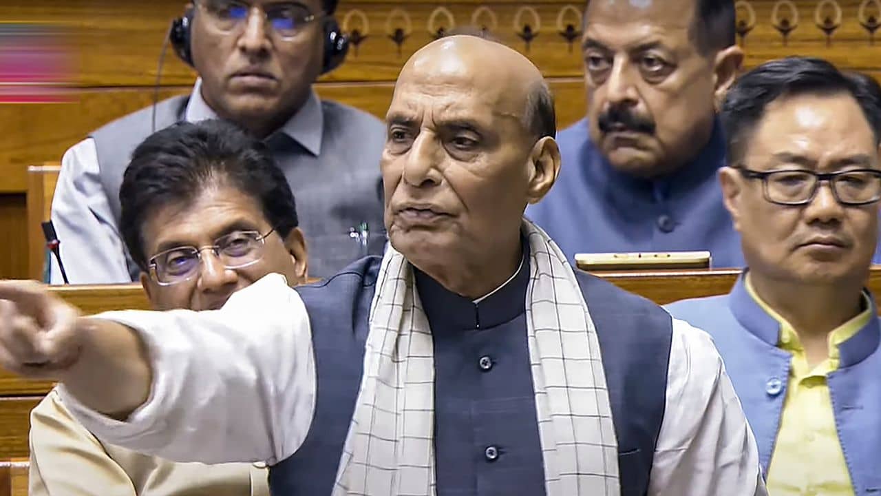 Rajnath Singh in Parliament: সত্যিই ট্রাম্পের চাপে স্থগিত হয় সিঁদুর প্রত্যাঘাত? সংসদে মুখ খুললেন রাজনাথ