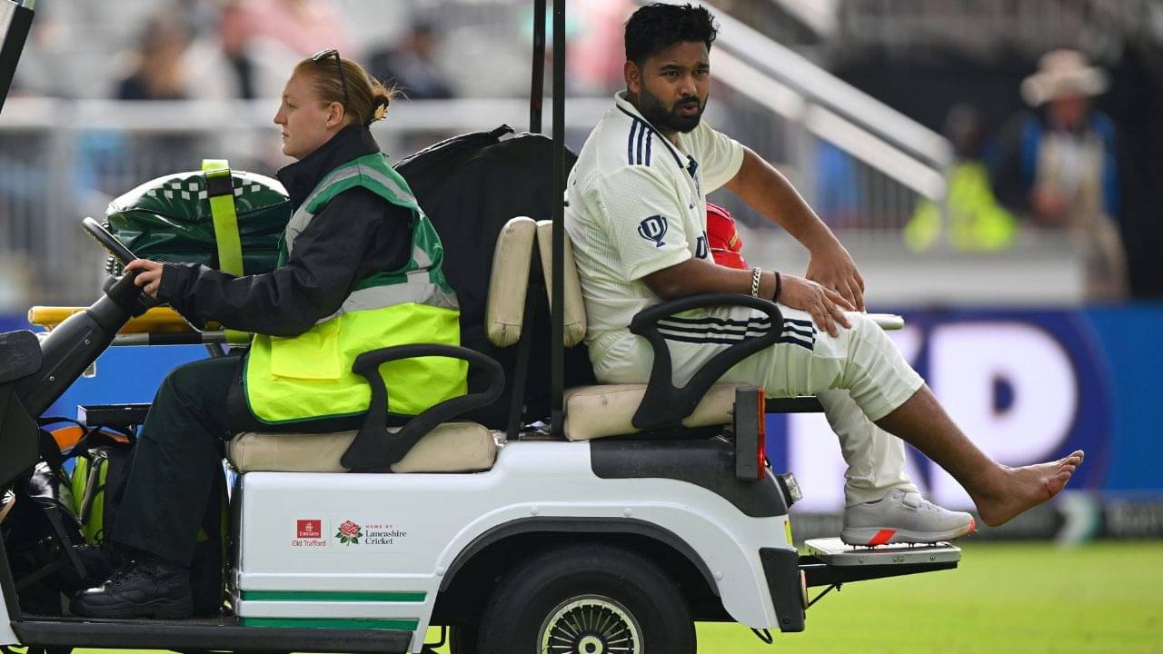 Rishabh Pant: অভিনব রেকর্ড গড়েই চোট, রক্ত পায়ে মাঠ ছাড়লেন ঋষভ পন্থ
