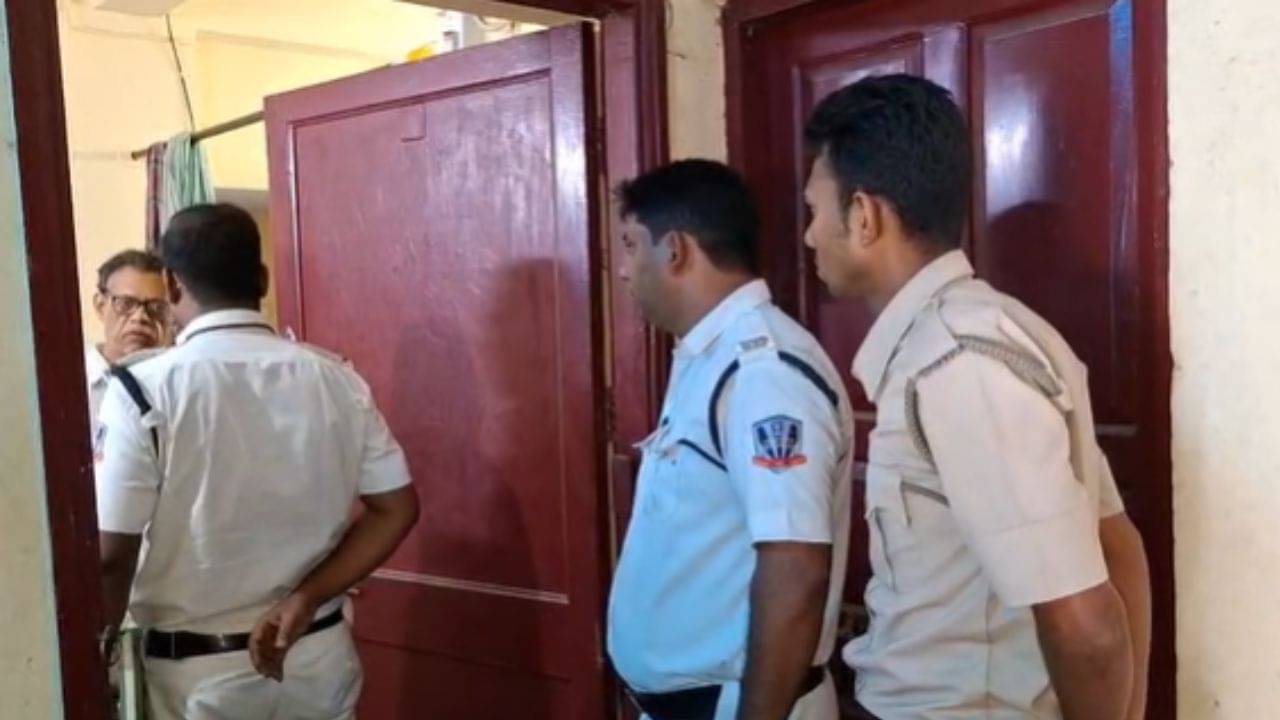 Salt Lake: সল্টলেকে আবাসনের নীচ থেকে রক্তাক্ত অবস্থায় উদ্ধার লরেটোর ছাত্রীর দেহ!