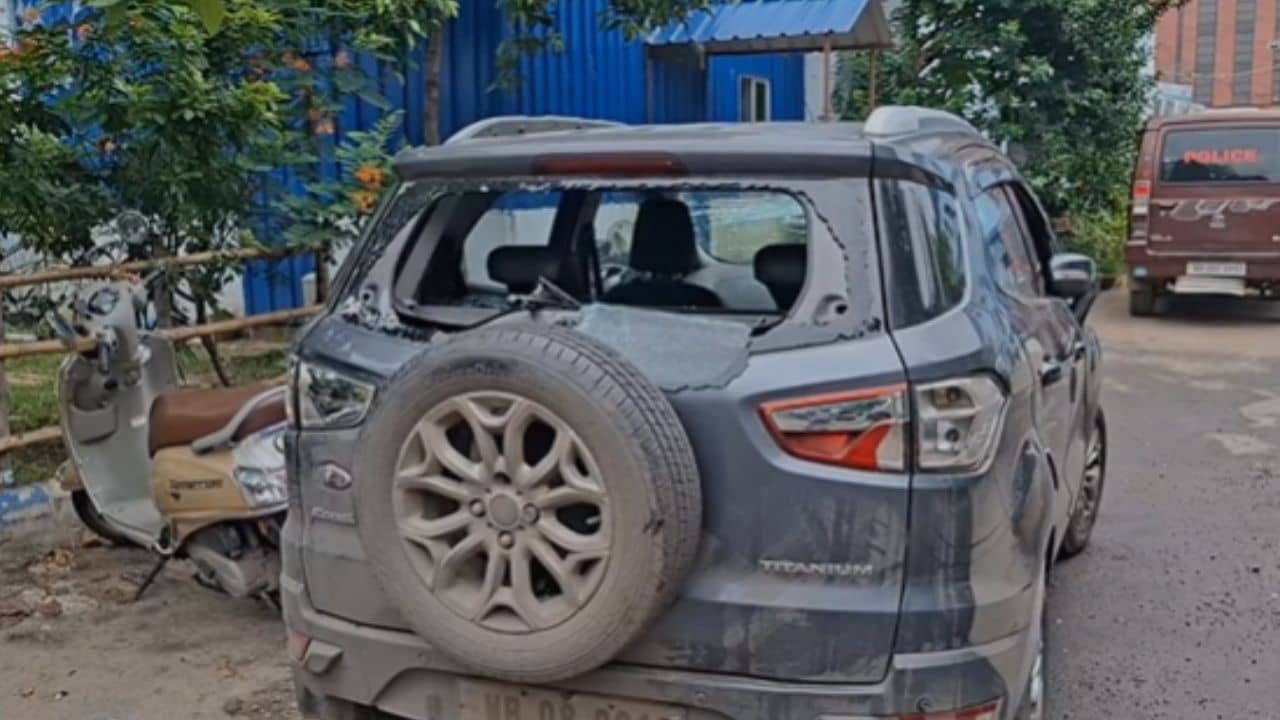 Saltlake: রাতের সল্টলেকে এই কাণ্ড? স্তম্ভিত পুলিশও