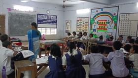সরকারি এই স্কুলে বেঞ্চে বসা নিয়ে বড় সিদ্ধান্ত, নতুন কী বদল এল? সরকারি এই স্কুলে বেঞ্চে বসা নিয়ে বড় সিদ্ধান্ত, নতুন কী বদল এল?