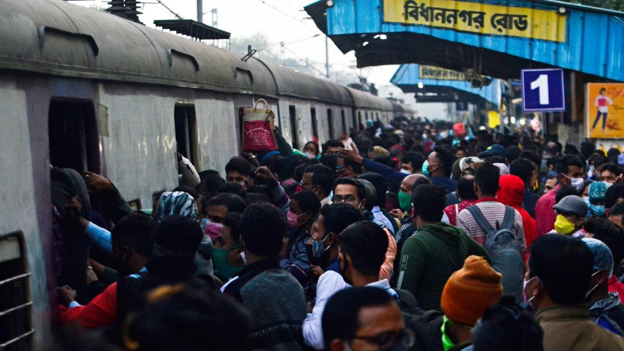 Sealdah Local: শনি-রবি কাজ আছে? আবার কিন্তু শিয়ালদহ লাইনে বাতিল একগুচ্ছ লোকাল Sealdah Local: শনি-রবি কাজ আছে? আবার কিন্তু শিয়ালদহ লাইনে বাতিল একগুচ্ছ লোকাল
