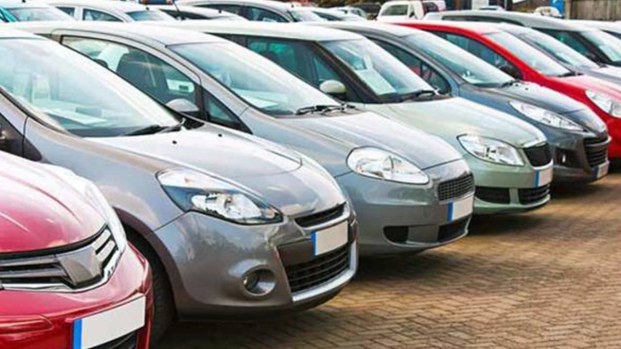 Car Buying Tips: পুরনো গাড়ি কেনার প্ল্যান করছেন? কোন কোন জিনিস না দেখলে পড়বেন বড় বিপদে?