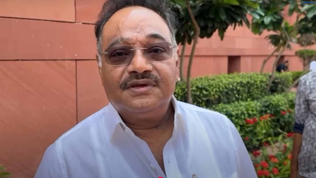 Shamik Bhattacharya: ‘শুনলাম ভোটের দিন আমার স্বর্গত মা-বাবা এসেছিলেন’, বিরোধীদের তীব্র খোঁচা শমীকের Shamik Bhattacharya: ‘শুনলাম ভোটের দিন আমার স্বর্গত মা-বাবা এসেছিলেন’, বিরোধীদের তীব্র খোঁচা শমীকের