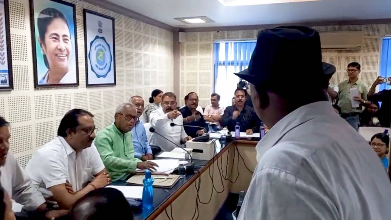 Siliguri: শিলিগুড়ি পৌরনিগমে তুলকালাম, আঙুল উঁচিয়ে দিলীপকে বের করে দিলেন গৌতম-রঞ্জন