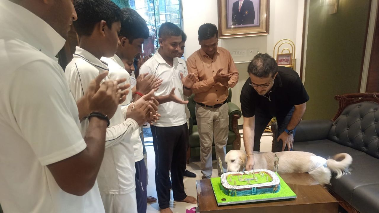 Sourav Ganguly Cake Cutting Inside