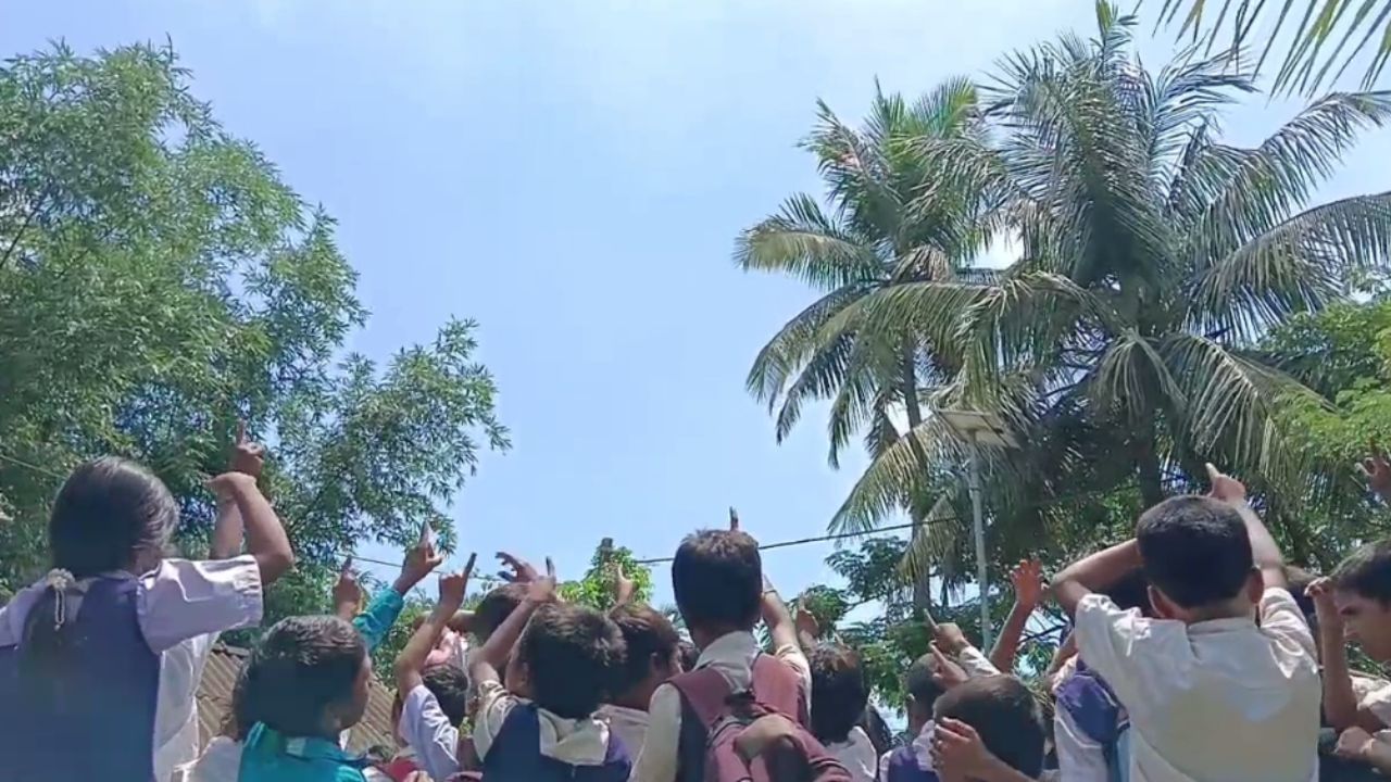 Sundarban: হঠাৎ করে সুন্দরবনের আকাশে অদ্ভুত দৃশ্য! ১০ মিনিট হাঁ করে দেখলেন সকলে Sundarban: হঠাৎ করে সুন্দরবনের আকাশে অদ্ভুত দৃশ্য! ১০ মিনিট হাঁ করে দেখলেন সকলে