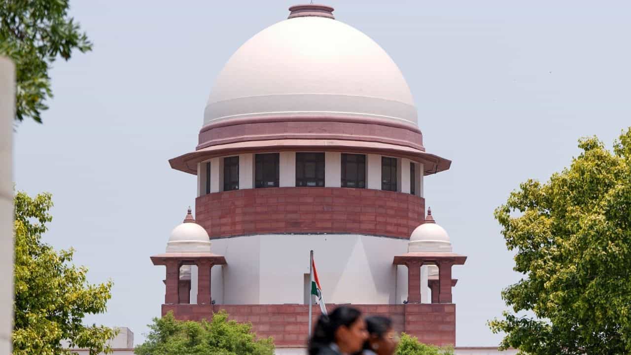 Supreme Court: 'নতুন নিয়োগে গলদ হলেই হস্তক্ষেপ করব',রাজ্যকে সতর্ক করে অযোগ্যদের নাম প্রকাশ করার নির্দেশ সুপ্রিম কোর্টের Supreme Court: 'নতুন নিয়োগে গলদ হলেই হস্তক্ষেপ করব',রাজ্যকে সতর্ক করে অযোগ্যদের নাম প্রকাশ করার নির্দেশ সুপ্রিম কোর্টের