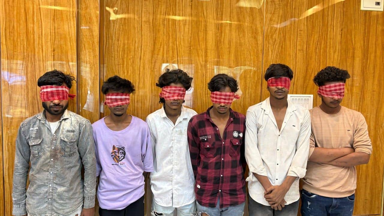 Murshidabad: দিনের পর দিন নাবালিকাকে নির্যাতন, পাড়ার মধ্যেই মধুচক্র খুলে বসেছিল ২০-২২ বছরের ছেলে-মেয়ে