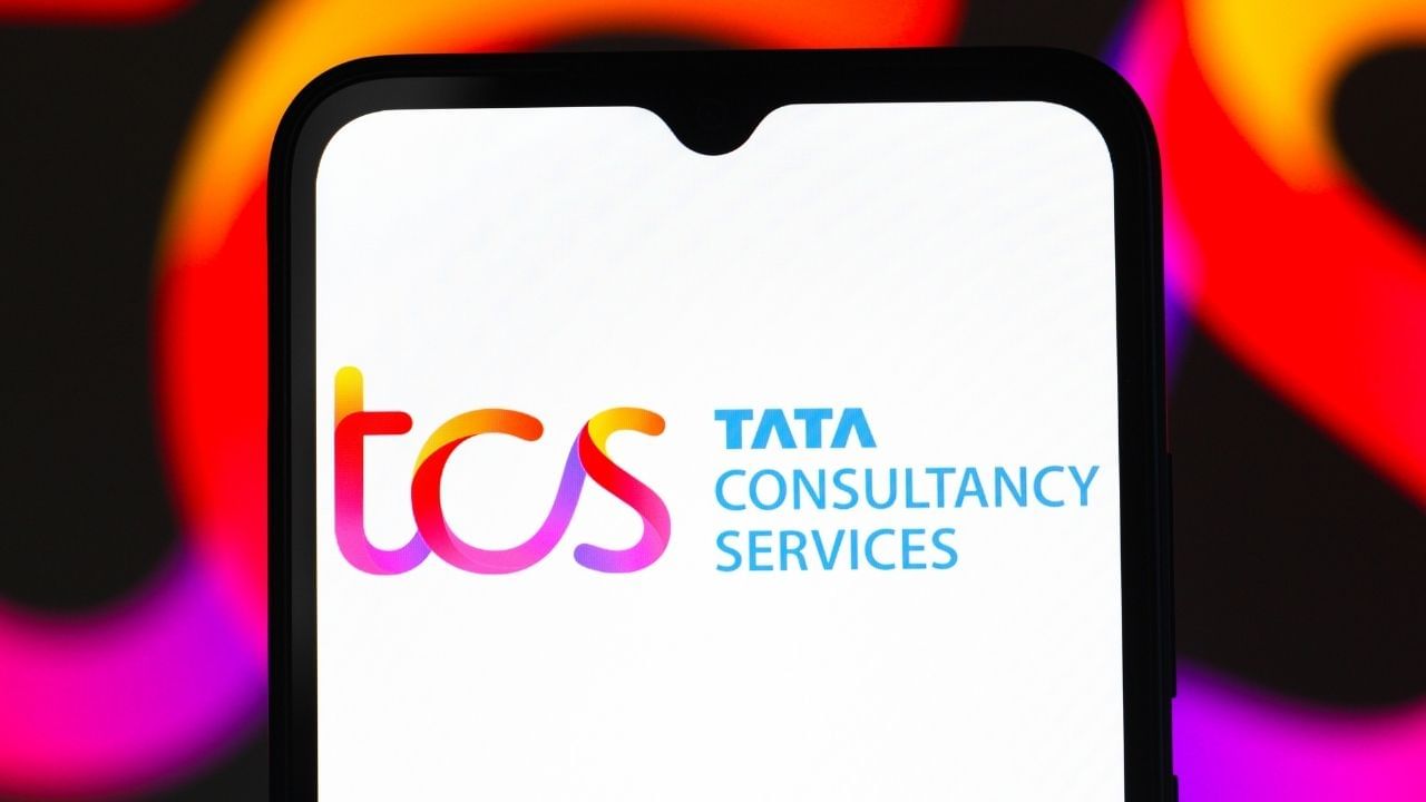 TCS Layoffs: নজর রেখেছেন কেন্দ্রীয় মন্ত্রী, রুখে দেওয়া যাবে TCS-এর ১২ হাজার কর্মী ছাঁটাই? TCS Layoffs: নজর রেখেছেন কেন্দ্রীয় মন্ত্রী, রুখে দেওয়া যাবে TCS-এর ১২ হাজার কর্মী ছাঁটাই?