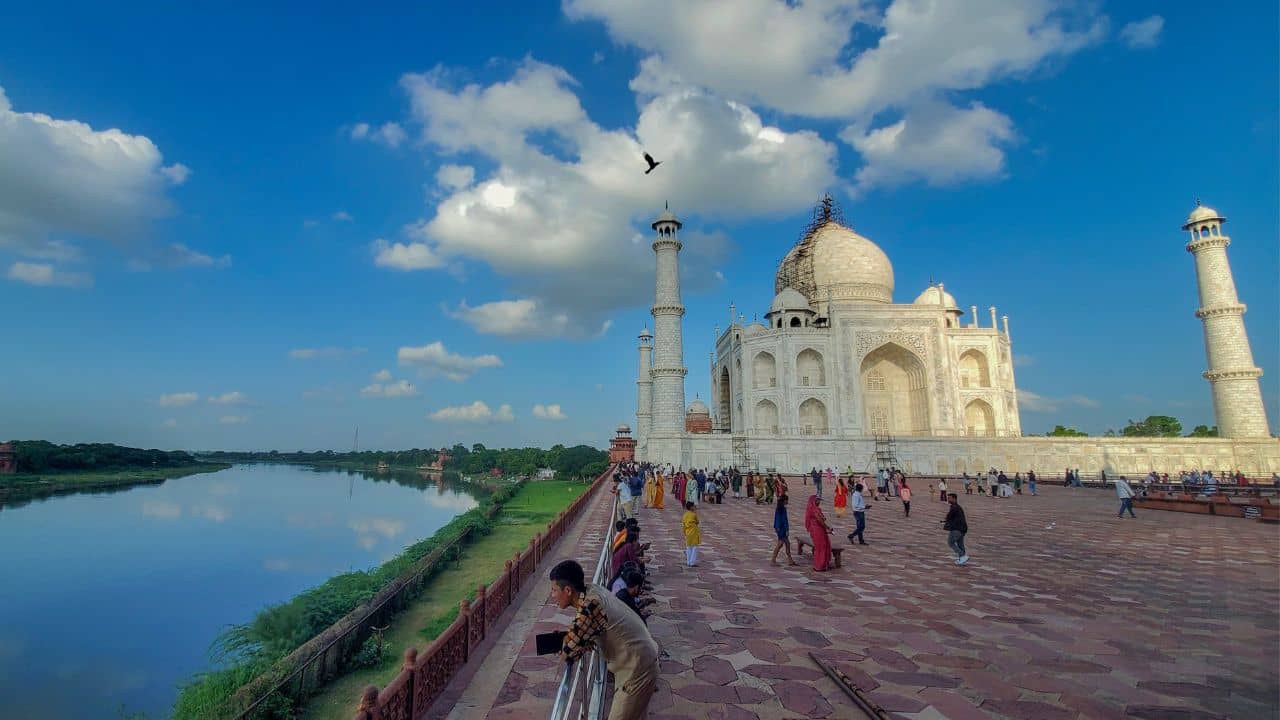 Britain, USA-র থেকে নিরাপদ India, Pakistan-এ নিরাপত্তা নাকি আরও বেশি!