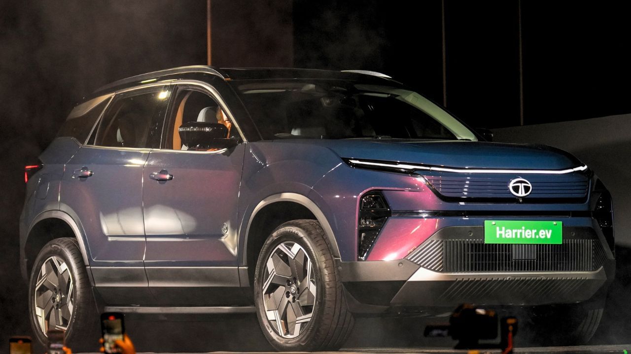 Tata Harrier EV: লং ড্রাইভে যাবেন, টাটার এই গাড়ি আপনার জন্য কতটা সঠিক? Tata Harrier EV: লং ড্রাইভে যাবেন, টাটার এই গাড়ি আপনার জন্য কতটা সঠিক?