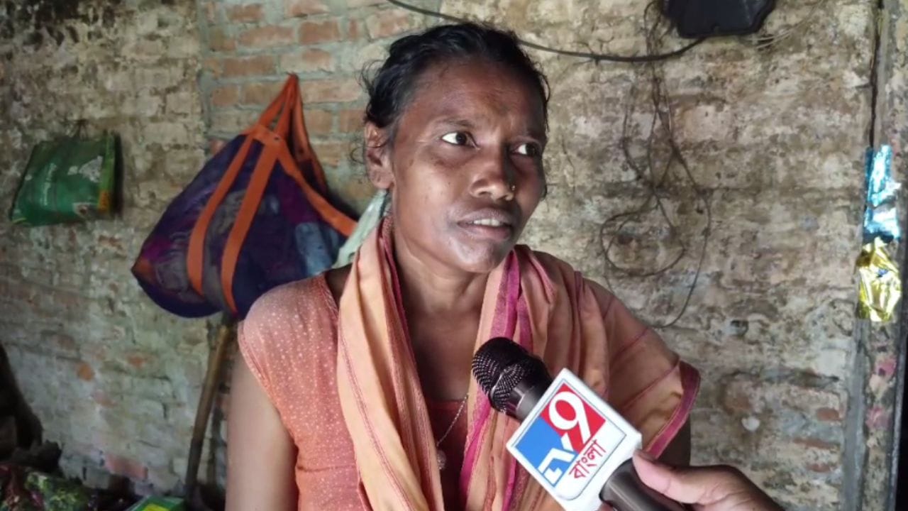 Tea Garden: কেন বারবার বাংলা থেকে নারী পাচার? উঠে এল কারণ Tea Garden: কেন বারবার বাংলা থেকে নারী পাচার? উঠে এল কারণ