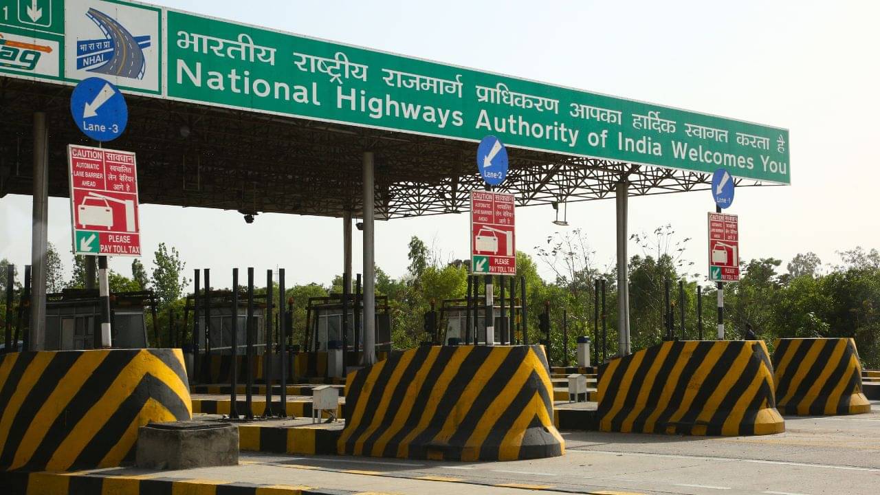 আপনার গাড়িতে সঠিক জায়গায় লাগানো নেই FASTag? ব্ল্যাকলিস্ট করতে পারে NHAI!