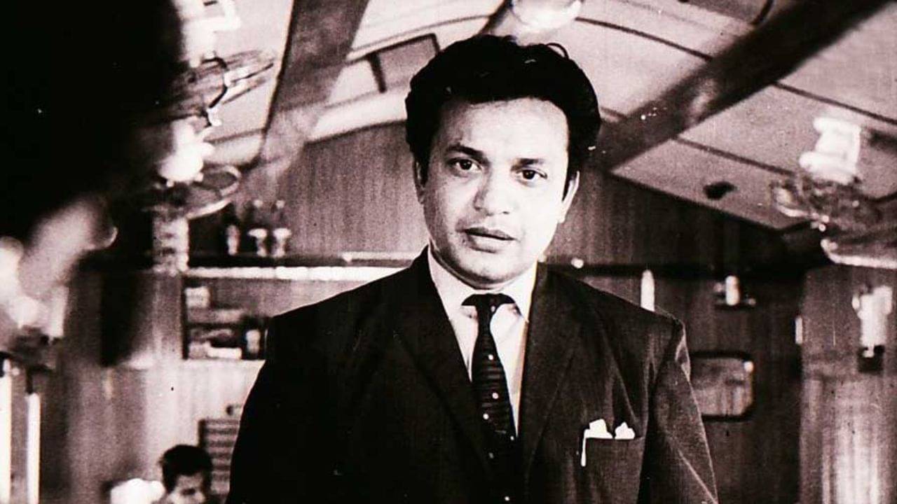 টাকা চাইতে যদি কেউ উত্তম কুমারের কাছে যেতেন, কী করতেন মহানায়ক?
