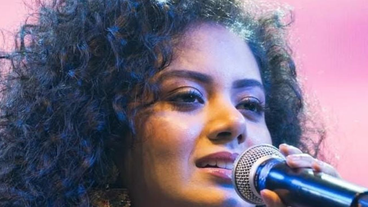 আবার হিন্দি গানে অন্বেষা, কোন গান গাইলেন তিনি? আবার হিন্দি গানে অন্বেষা, কোন গান গাইলেন তিনি?