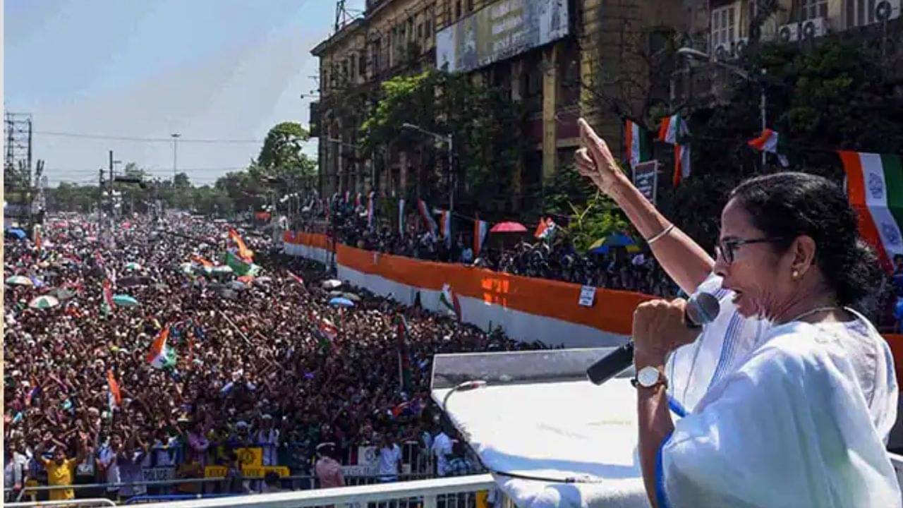 রাজনীতির ময়দানে এবার কোন নতুন তারকা? নজরে একুশের মঞ্চ