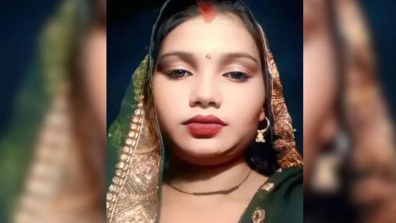 Extra Marital Affair: শেষমেশ নাবালকের সঙ্গে? তিন সন্তানের মায়ের কাণ্ড দেখে মাথায় হাত আত্মীয়র, ছুটে গেল থানায়