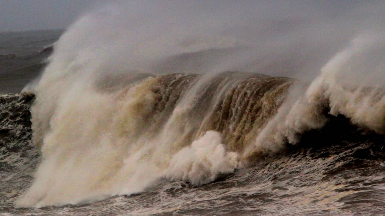 Rain Forecast: ফুঁসছে বঙ্গোপসাগর, বুধের ফাঁড়া কাটলেও তুঙ্গে বৃহস্পতি! কোথায় কোথায় তুমুল বৃষ্টির পূর্বাভাস দেখে নিন