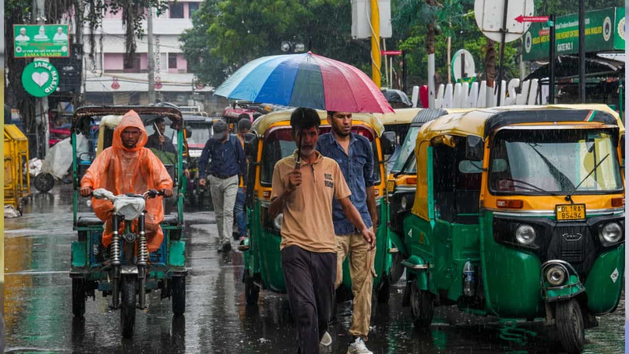 West Bengal Weather Update: একটানা ৫ দিন বড় খেলা দেখাবে আবহাওয়া, বৃষ্টিতে ভেসে যাবে এই সব জেলা West Bengal Weather Update: একটানা ৫ দিন বড় খেলা দেখাবে আবহাওয়া, বৃষ্টিতে ভেসে যাবে এই সব জেলা