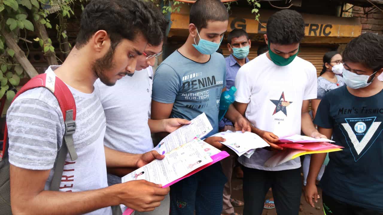 Joint Entrance Result: প্রকাশ হল জয়েন্ট এন্ট্রান্সের ফল, প্রথম কলকাতার ছেলে অনিরুদ্ধ, দেখুন মেধাতালিকা Joint Entrance Result: প্রকাশ হল জয়েন্ট এন্ট্রান্সের ফল, প্রথম কলকাতার ছেলে অনিরুদ্ধ, দেখুন মেধাতালিকা